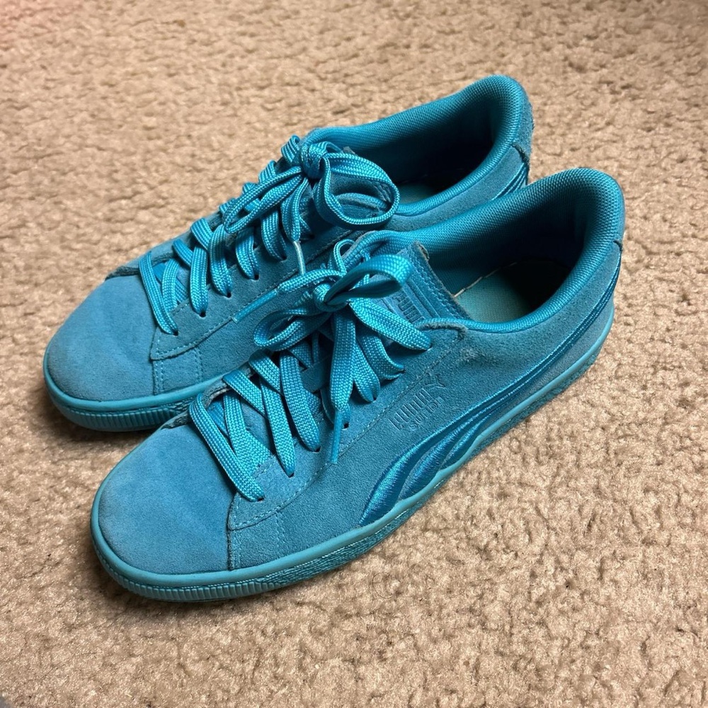 Puma Vibrant Blue Sneakers | Blue Puma Suede Classic Badge Jr | size 6.5 in kids